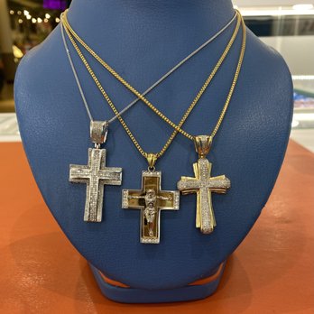 Aviani Jewellery - 14k & 18k Diamond men cross - Gold Buyers Near Me - Markham, Ontario Aviani Jewellery - 14k & 18k Diamond men cross - Gold Buyers Near Me - Markham, Ontario