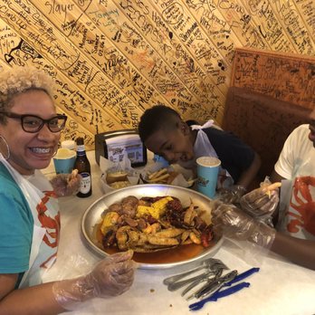 Storming Crab-Madison - Family meal time - Seafood Near Me - Madison, Tennessee
