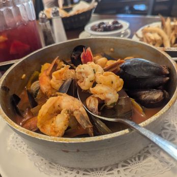 O Pipo Tavern - Seafood - Portuguese Near Me - Newark, New Jersey O Pipo Tavern - Seafood - Portuguese Near Me - Newark, New Jersey