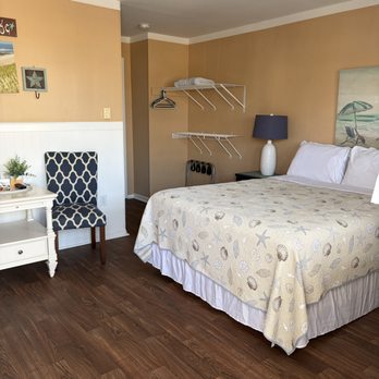 Hurley's At Holgate Motel - Room 3 queen top front deck - Hotels Near Me - Beach Haven, New Jersey Hurley's At Holgate Motel - Room 3 queen top front deck - Hotels Near Me - Beach Haven, New Jersey