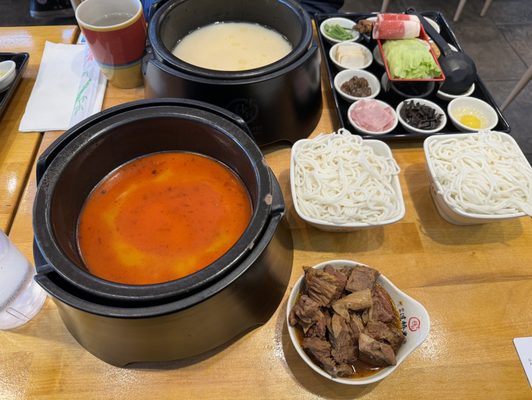 Ten Seconds Yunnan Rice Noodle (十秒到云南过桥米线） by null