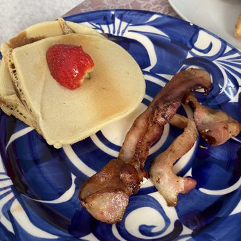 Buenos Días Cafe - Pankesito with side of bacon - Breakfast & Brunch Near Me - Gulf Breeze, Florida Buenos Días Cafe - Pankesito with side of bacon - Breakfast & Brunch Near Me - Gulf Breeze, Florida