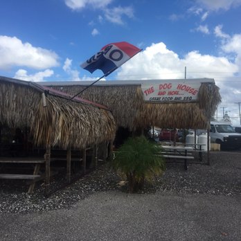 The Dog House and More - Dinning area - Hot Dogs Near Me - Ruskin, Florida