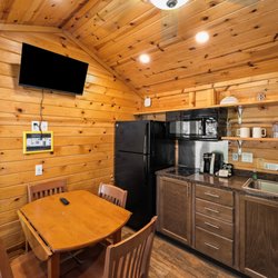 Philadelphia South Clarksboro KOA Holiday - Cabin Kitchen Area with TV