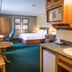 Park Place Lodge - Standard Guest Room with Queen Bed - Park Place Lodge Hotel in Fernie BC
