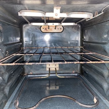 Lobos Management - Oven interior - Property Management Near Me - Pittsburgh, Pennsylvania Lobos Management - Oven interior - Property Management Near Me - Pittsburgh, Pennsylvania