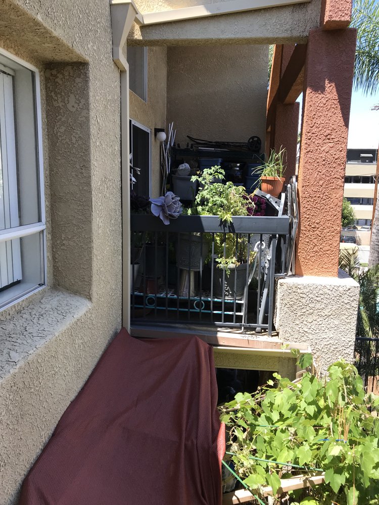 THE VILLAGE APARTMENTS Updated October 2024 5333 Balboa Blvd, Los