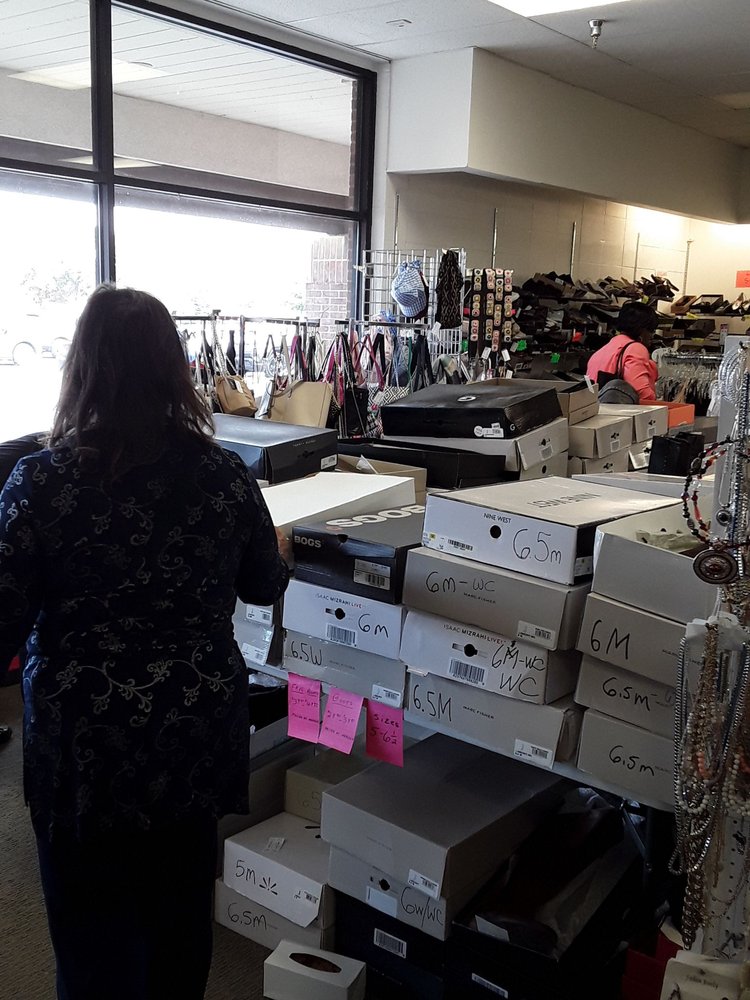 CLOTHES CLOSET 609 Westfield Rd, Noblesville, Indiana Women's