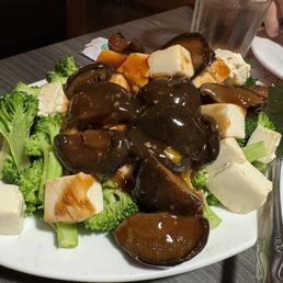 Broccoli and Black Mushrooms with Tofu