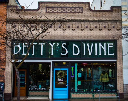 Divine Trash Vintage by null