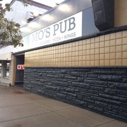 Mo's Pub - Not much to look at on the outside but quaint on the inside