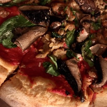 Mellow Mushroom Columbia - Customized pizza: Tempeh, mushrooms, tomato sauce, spinach, no cheese, no butter, and no dairy: Close-up. - Pizza Near Me - Columbia, South Carolina