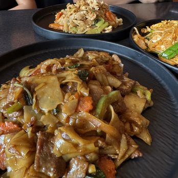 Emporium Thai - Drunken Noodles Pad Kee Mao - Thai Near Me - Los Angeles, California Emporium Thai - Drunken Noodles Pad Kee Mao - Thai Near Me - Los Angeles, California