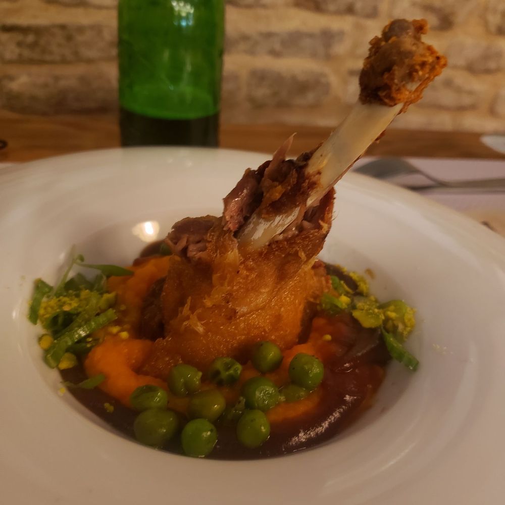 La Brunilda - Confit de pato con crema de zanahoria. TIENEN que pedirlo! - Tapas Bars Near Me - Seville, SE La Brunilda - Confit de pato con crema de zanahoria. TIENEN que pedirlo! - Tapas Bars Near Me - Seville, SE