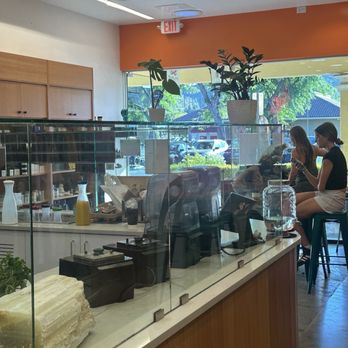 SunLife Organics - Juice Bars & Smoothies Near Me - Calabasas, California