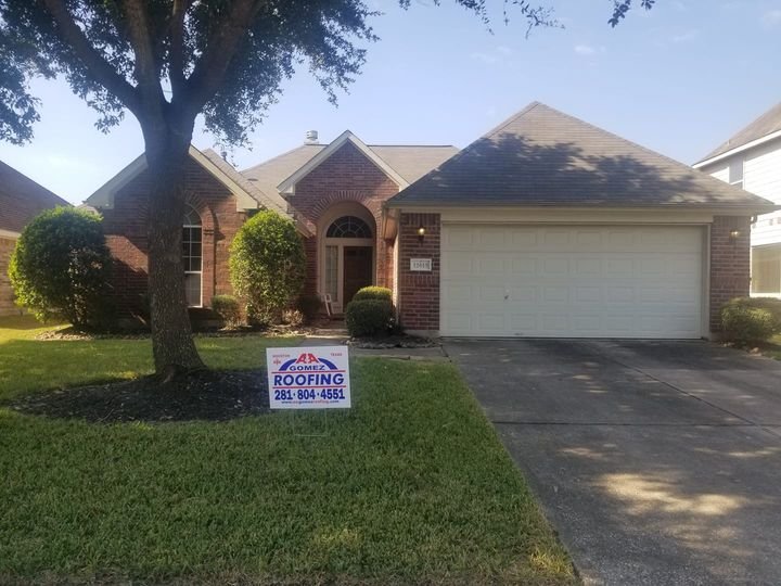 Slide of A&A Gomez Roofing