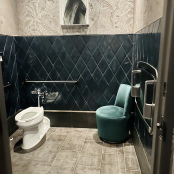 Ruth's Chris Steak House - Ladies room - Steakhouses Near Me - West Des Moines, Iowa Ruth's Chris Steak House - Ladies room - Steakhouses Near Me - West Des Moines, Iowa