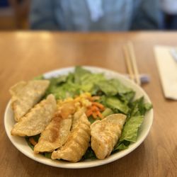 Green salad with dumplings