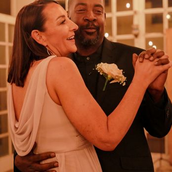 Mo’ The Officiant Extraordinaire - Bride and groom share a funny story - Officiants Near Me Mo’ The Officiant Extraordinaire - Bride and groom share a funny story - Officiants Near Me