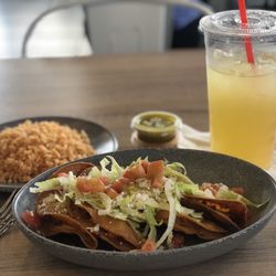El Picosito Taqueria - Tacos de Papá con Arroz y una agua de Piña