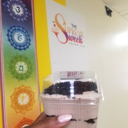 Chocolate pudding with cookie crumbles