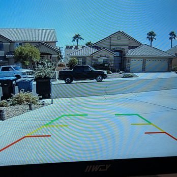 Deez Beatz - Reverse camera - Auto Customization Near Me