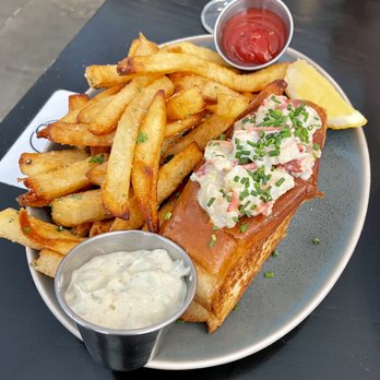 Fishwives - Portland lobster roll - Seafood Near Me - Pasadena, California