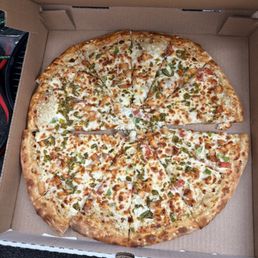 Chicken Tikka Pizza with white creamy sauce Chicken Tikka Pizza with white creamy sauce