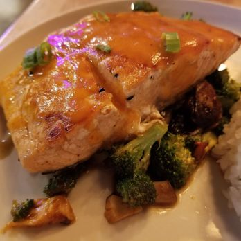 Sushi Itto - Salmon close up - Sushi Bars Near Me - El Paso, Texas