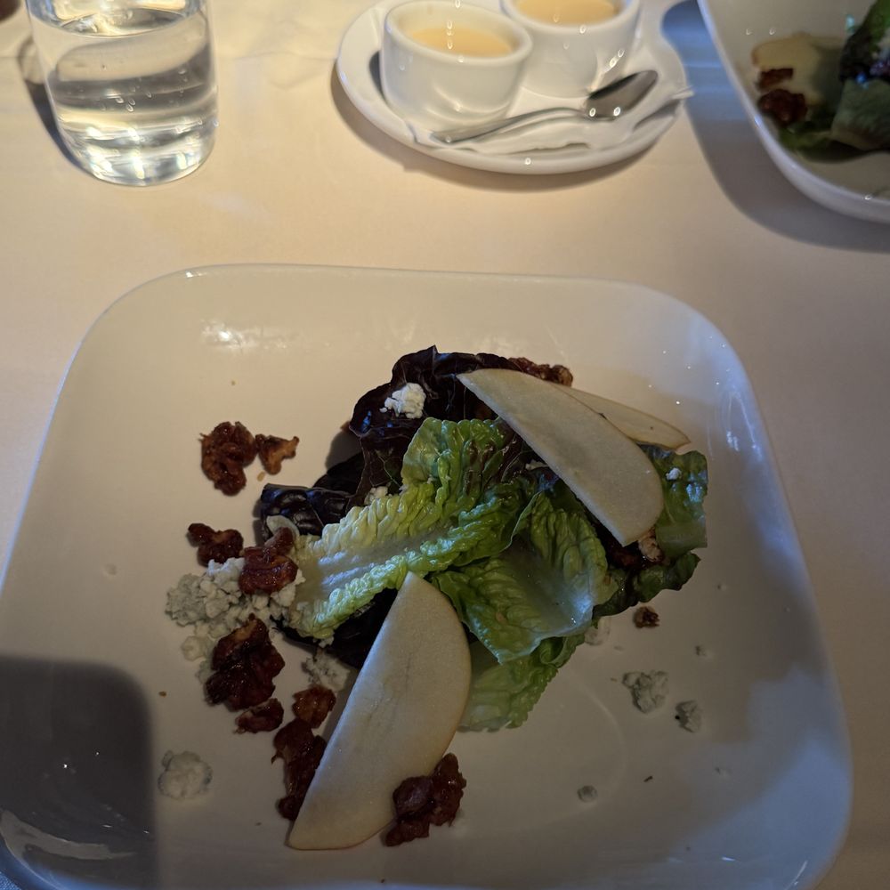 Buckeye Roadhouse - Organic Butter Lettuce Salad - American Near Me - Mill Valley, California Buckeye Roadhouse - Organic Butter Lettuce Salad - American Near Me - Mill Valley, California