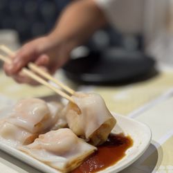 Sam Woo Cafe - Steamed Rice Noodle Roll w/Shrimp