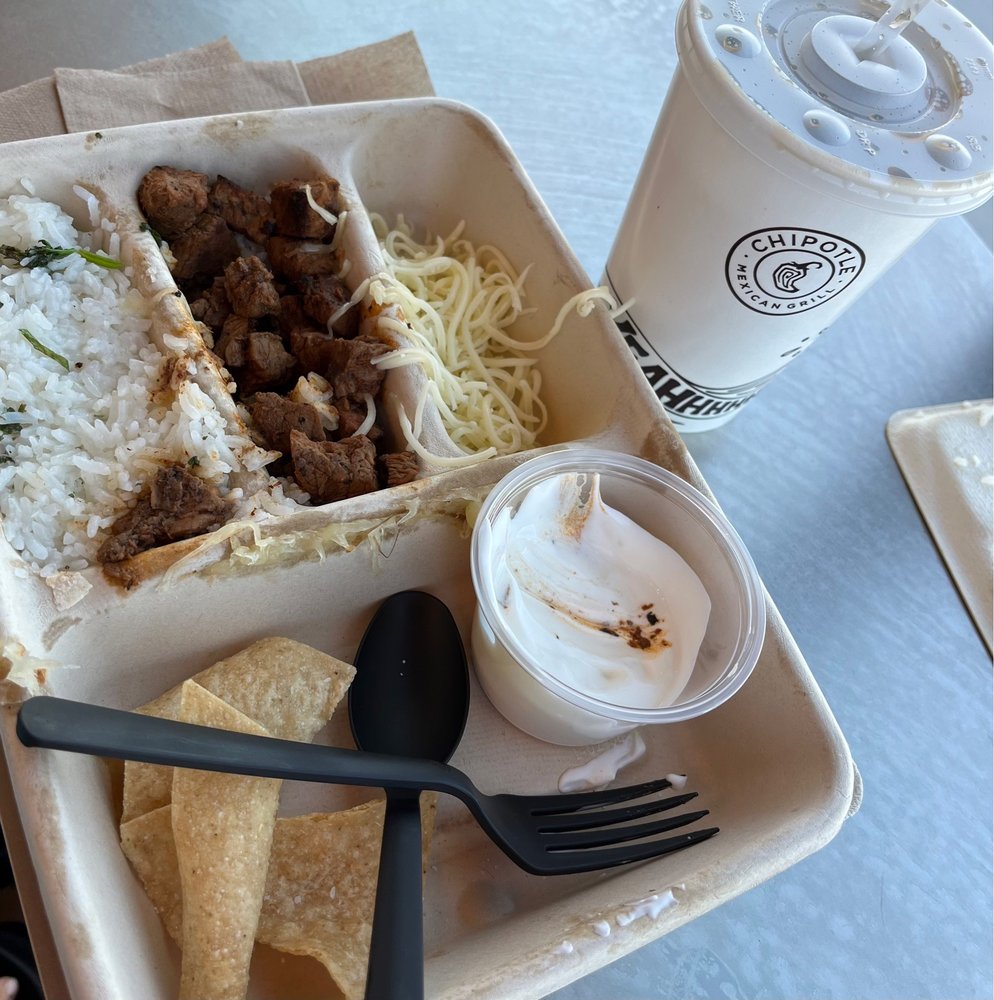 CHIPOTLE MEXICAN GRILL Updated August 2024 21 Photos & 37 Reviews 170 W Ocotillo, Queen