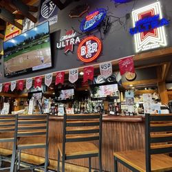 Famous Dave's Bar-B-Que - The bar