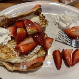 Strawberry-stuffed Cheesecake Pancakes Strawberry-stuffed Cheesecake Pancakes