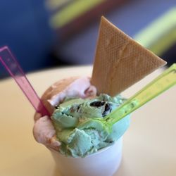 Dolce Spazio Dessert Cafe - Uno cup with menta chip and strawberry and cream.