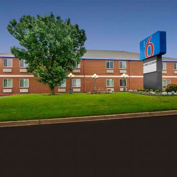 Motel 6 - Motel Tulsa OK Exterior - Hotels Near Me - Tulsa, Oklahoma