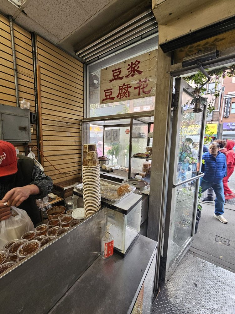 SOYBEAN CHAN CONVENIENCE STORE Updated August 2024 12 Photos 8320 Broadway, Elmhurst, New