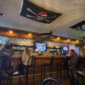 Blackbeard's Grill & Steam Bar - two people sitting at the bar - New American Near Me - Beaufort, North Carolina