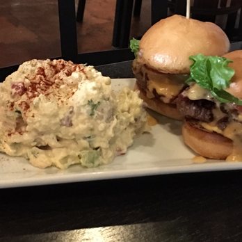Ben's Bottle Shop - Buffalo sliders - New American Near Me - Vancouver, Washington