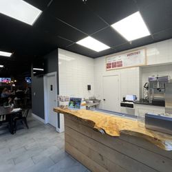 Timber Axe Bar & Bowl - Ice cream counter