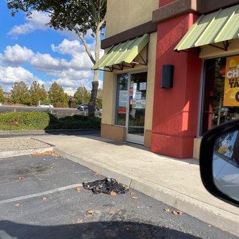 Del Taco - The front entrance - Fast Food Near Me - Sacramento, California