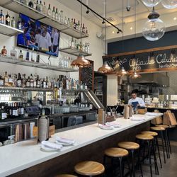 Mochica - Bar and kitchen area