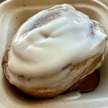 Cinnamon Roll Place - Bakeries Near Me - Kihei, Hawaii