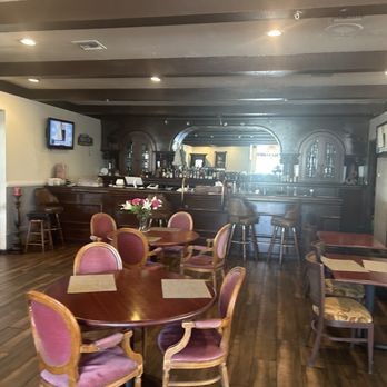 Pom & Olive - Inside - New American Near Me - Newport Beach, California Pom & Olive - Inside - New American Near Me - Newport Beach, California