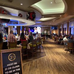 The Grandstand Sports Bar & Grill - Interior