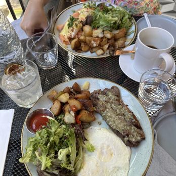 Dolly's - Eggs Benedict & Steak & Eggs* - Cocktail Bars Near Me - New York, New York