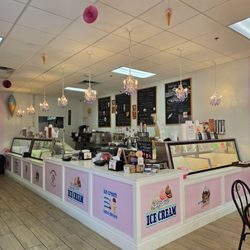 Royal Palm Ice Cream - Clean and fun