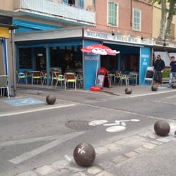 Le Fournil du Port - Une boulangerie avec une belle terrasse sur les bords du port...