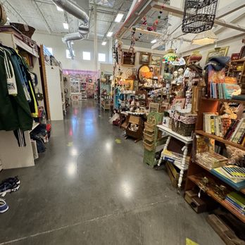 Curiosities Vintage Mall - Antiques Near Me - Tigard, Oregon Curiosities Vintage Mall - Antiques Near Me - Tigard, Oregon