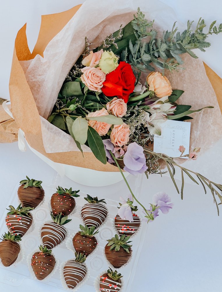 LOVELY FLORAL COMPANY Updated March 2024 43 Photos Wichita